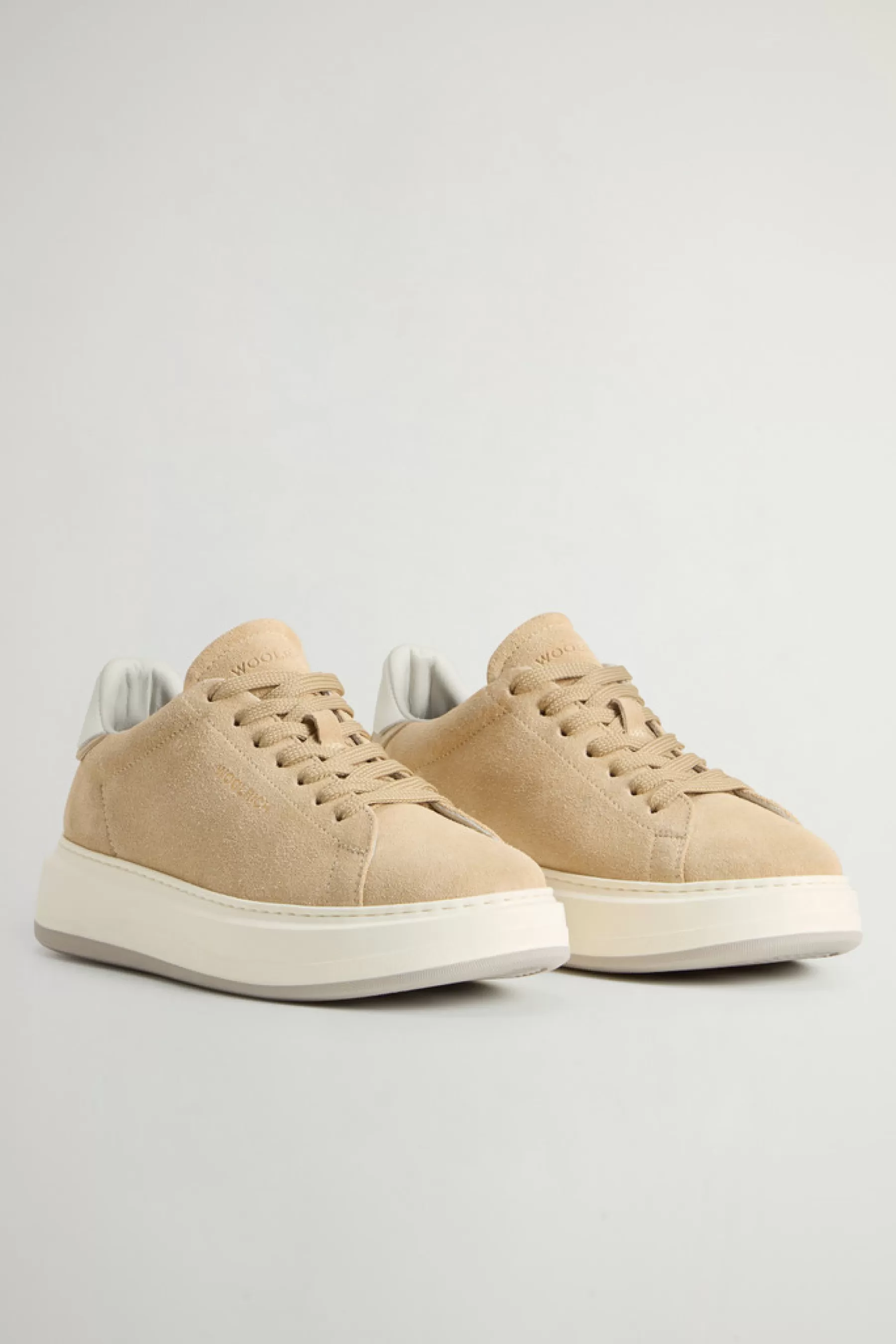 Shop Arrow sneakers van suède met gouden details DAMES Sneakers