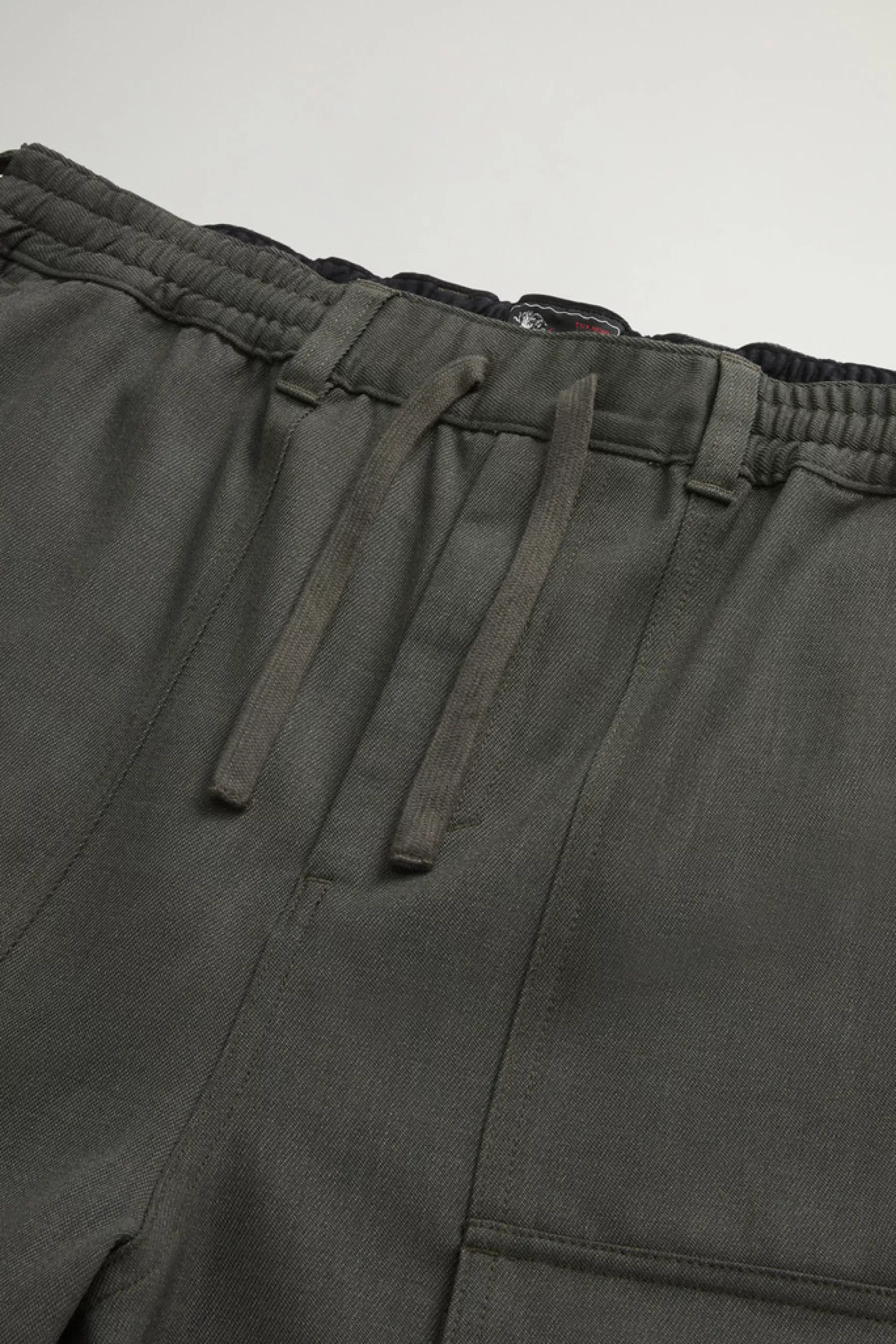 Shop Korte broek van elastische wol met zakken by Todd Snyder Heren Broeken En Shorts