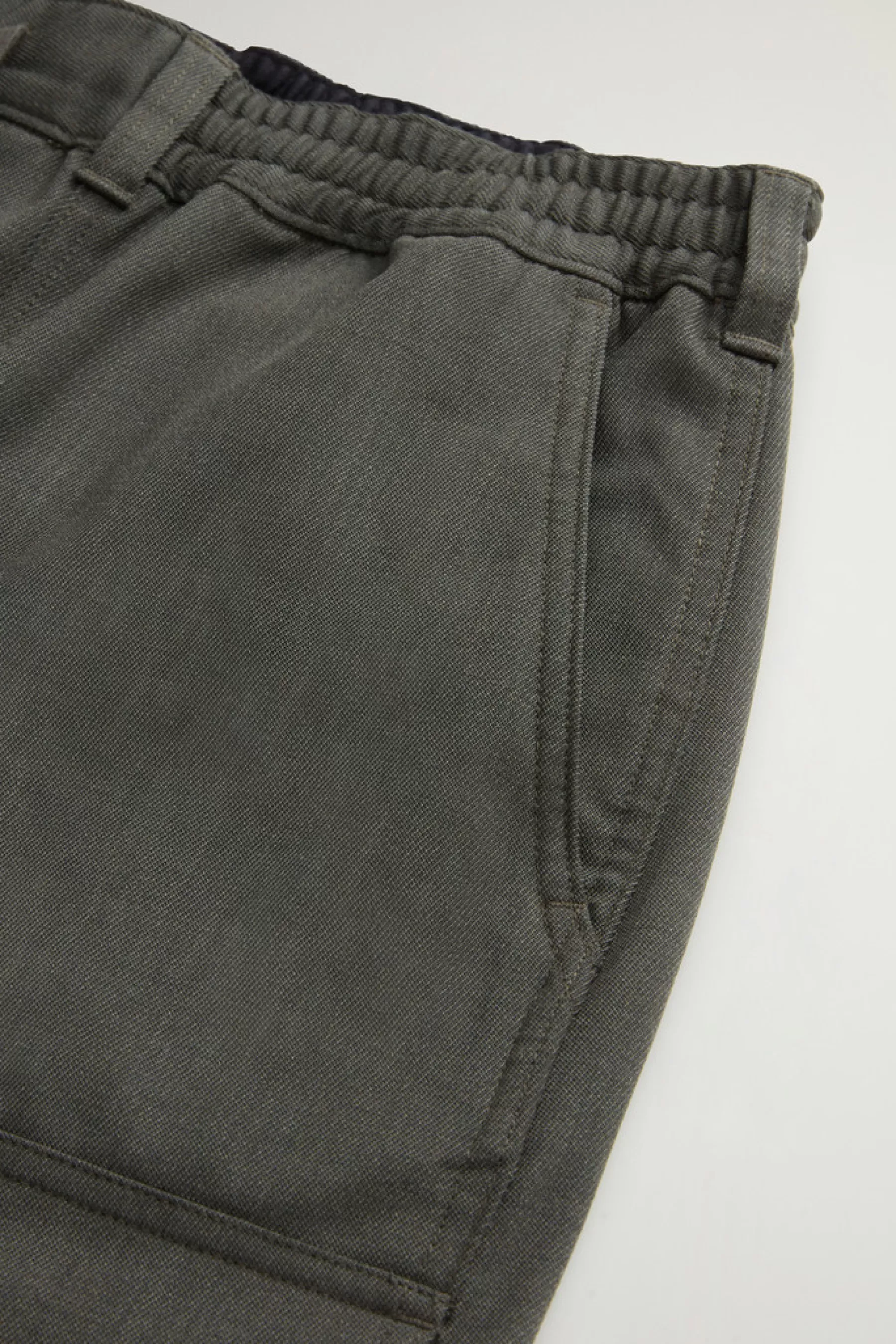 Shop Korte broek van elastische wol met zakken by Todd Snyder Heren Broeken En Shorts