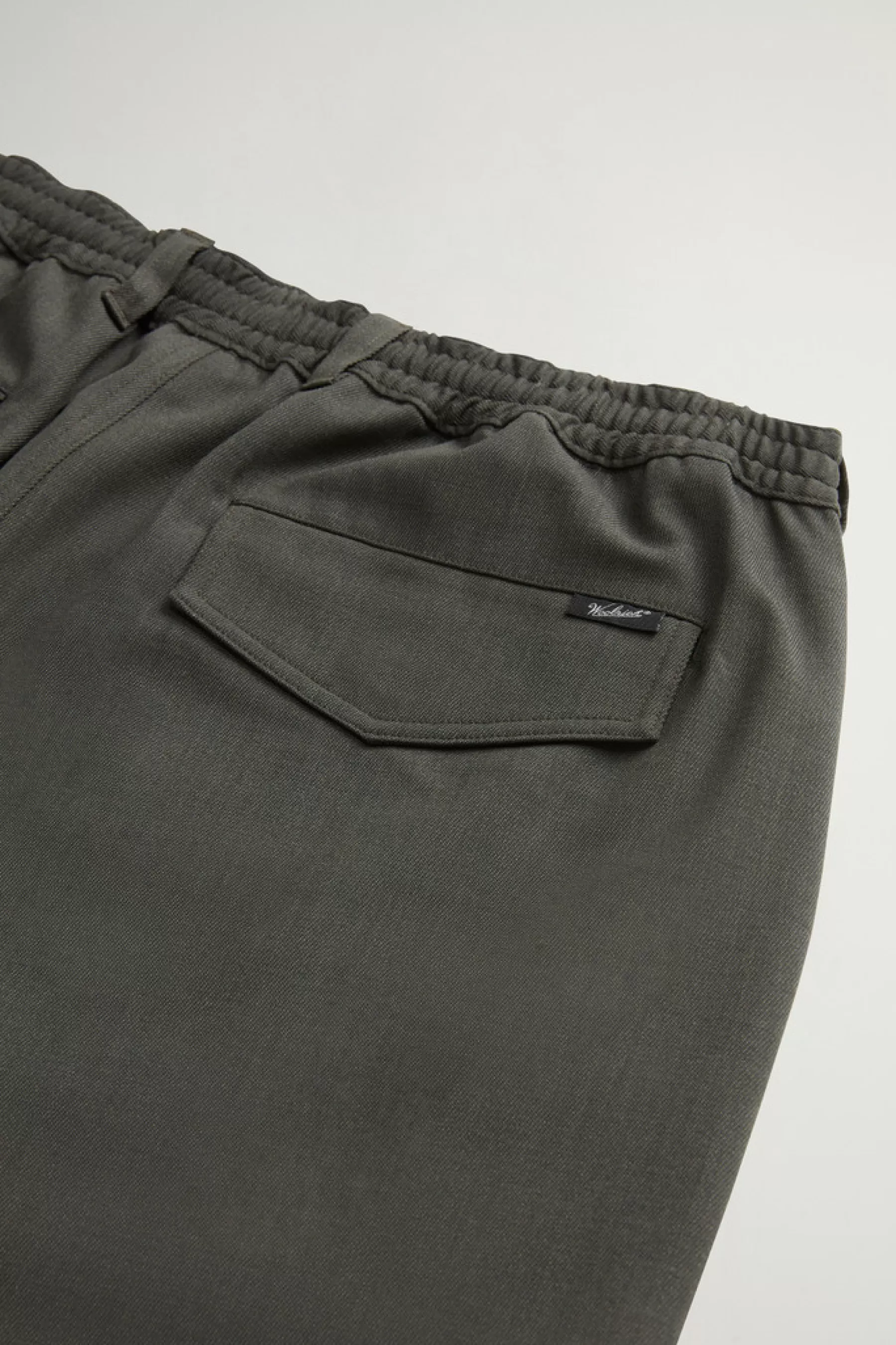 Shop Korte broek van elastische wol met zakken by Todd Snyder Heren Broeken En Shorts