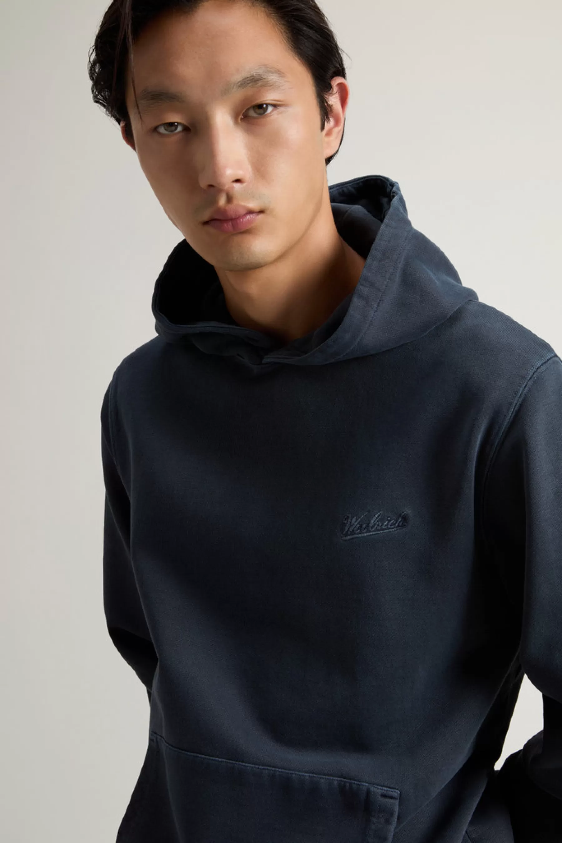 Shop Sweater van zuiver achteraf geverfd katoen met capuchon en geborduurd logo Heren Sweatshirts